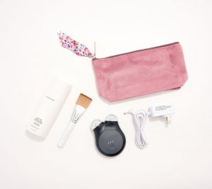 Read more about the article I Tried the NuFace Mini+ and It Proves That Good Things *Do* Come in Small Packages