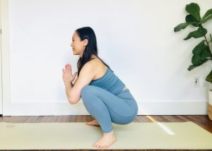 Read more about the article How to Do Crow Pose In Yoga Without Falling on Your Face