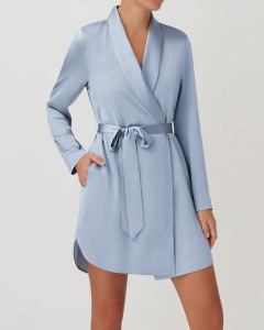 Read more about the article Feeling Glam? Meet the 10 Best Silk Robes To Wear While You Glide Around the House