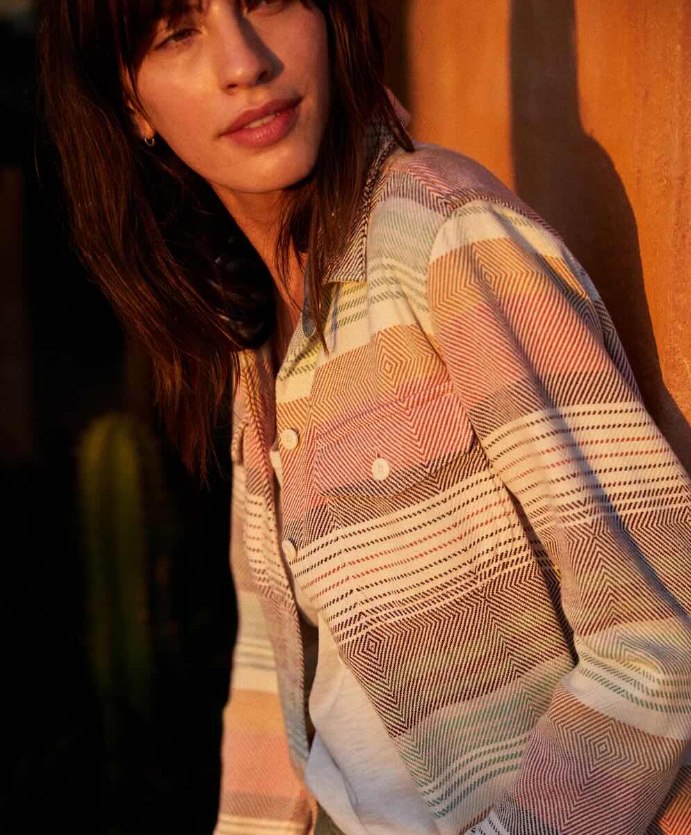 You are currently viewing The ‘Blanket Shirt’ That’s Racked Up Waitlists of 20K+ Is 30% off Right Now