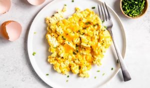 Read more about the article How to Turn a Tub of Cottage Cheese Into a Week’s Worth of High-Protein Breakfasts