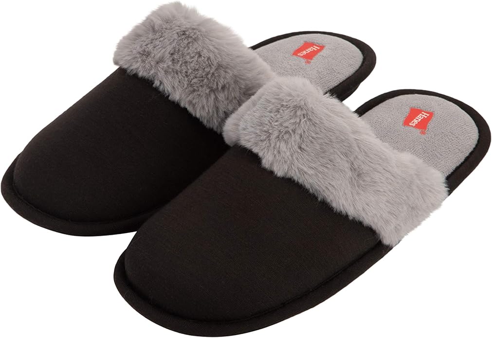 You are currently viewing 12 Cozy, Supportive Slippers You Can Snag on Amazon—All Under $50