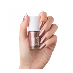 Read more about the article Found: The Only Lightweight Moisturizers You’ll Need To Maintain Hydrated Skin All Winter Long