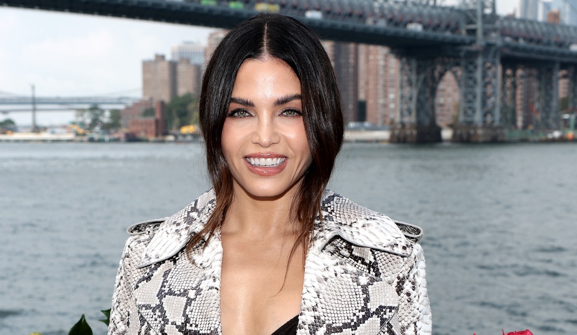 You are currently viewing Your 2025 Romance Horoscope: Make-Ups, Break-Ups, and Revelations