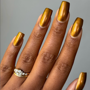 Read more about the article Gold Chrome Nails Are the Subtle, Beyoncé-Inspired Way to Make Your Manicure Sparkle—Here’s How