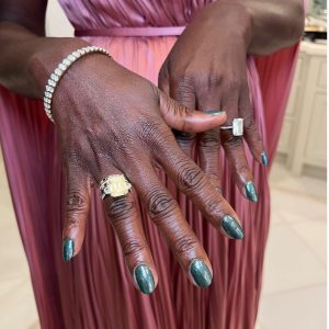 Read more about the article The Best Nails From the 2024 Golden Globes Included Gold Chrome, Bold Colors, and 3D Art